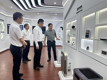 湖北省委常委、省委統(tǒng)戰(zhàn)部部長寧詠一行調研四方光電