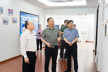 武漢東湖新技術開發(fā)區(qū)管委會一行調研四方光電
